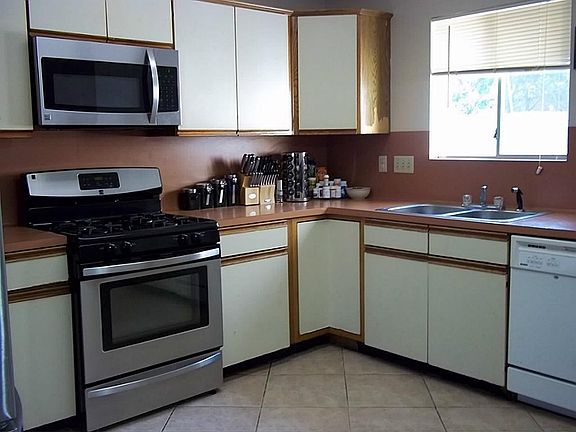 24182244_3