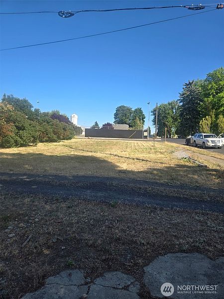 3rd image of 201 E 8th Avenue E