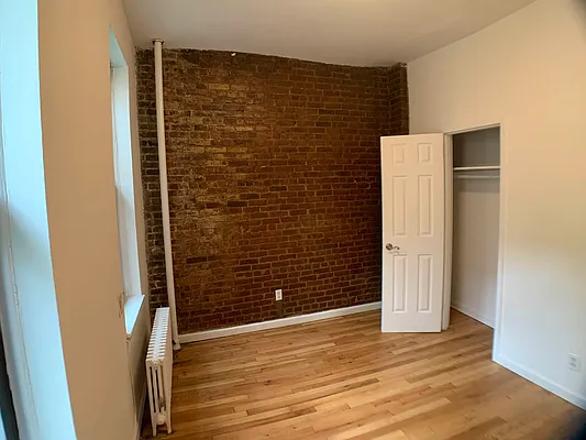 Rented by Salon Realty Corp | media 7