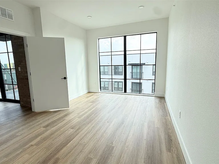 4315 S Congress Ave #515 — Photo 8
