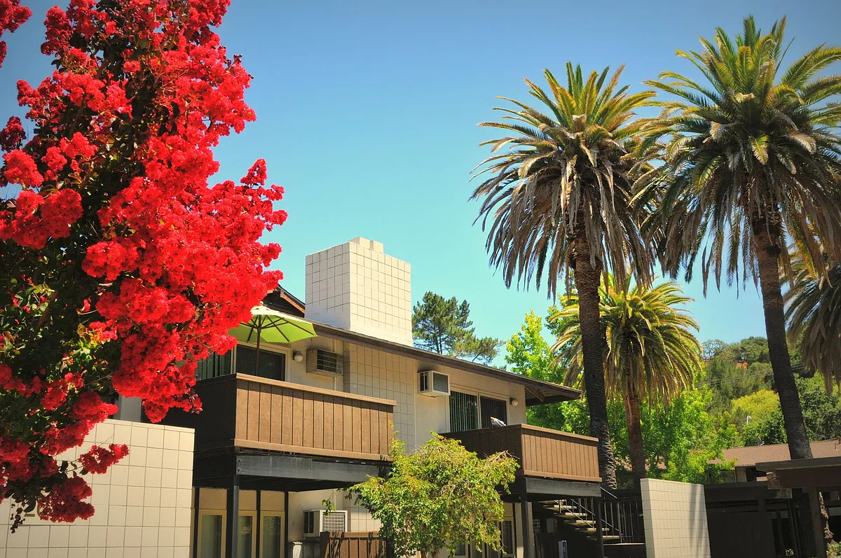 Building Photo - Camelback South Apartments