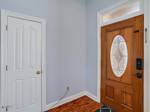 4th image of 102 Apple Blossom Dr