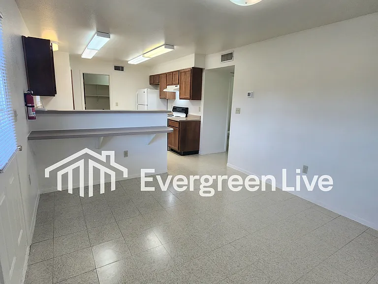 124 Crusader Ct — Photo 8
