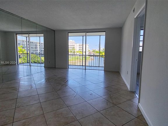5th image of 2851 Leonard Dr APT J305