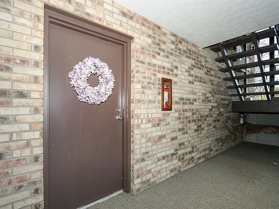 3rd image of 7215 Creekview Dr APT 4