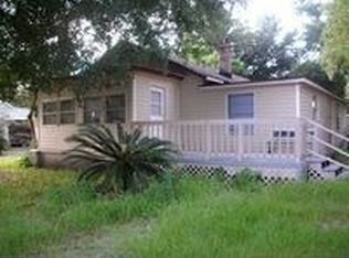 372 W Collins St, Umatilla, FL 32784