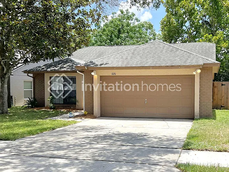 1070 Gwyn Cir — Photo 1
