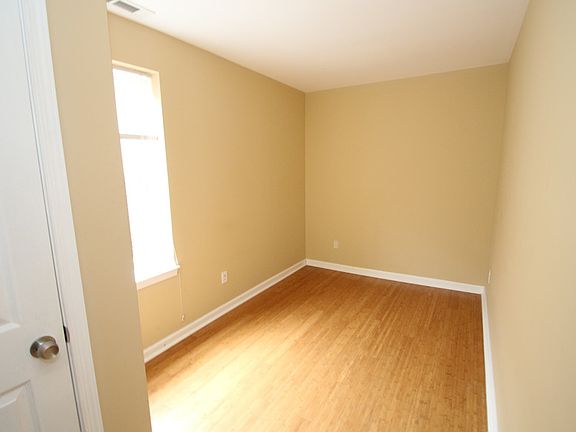 2nd image of 1928 W Diamond St #C