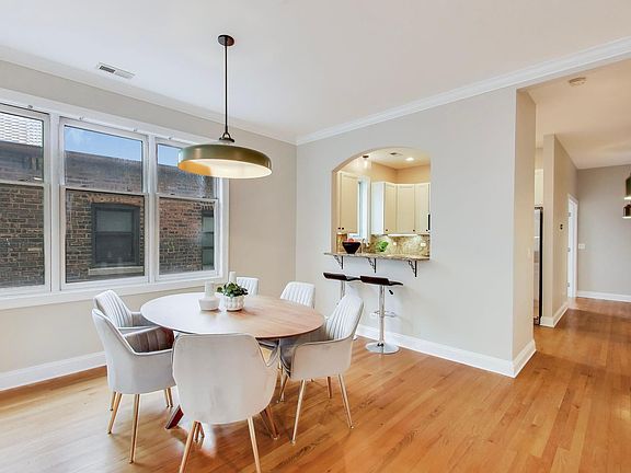 5th image of 827 W Bradley Pl APT 3E