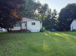 1712 Steamburg Rd, Hillsdale, MI 49242