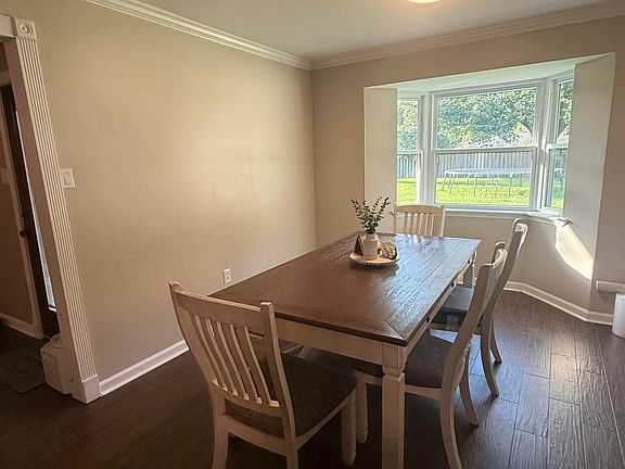 3rd image of 14935 Republic Ave
