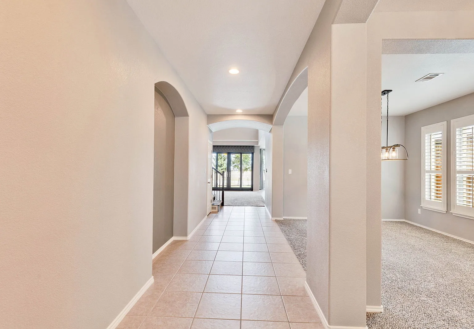5 bed, 4.0 bath, 3680 sqft, $3,200 — Photo 3