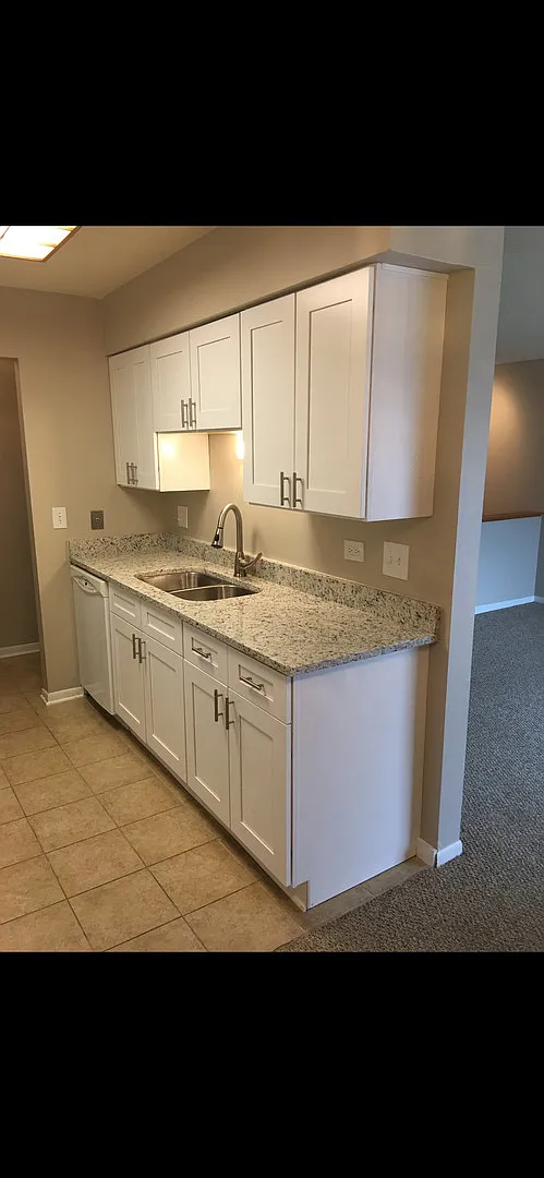 2 bed, 1.5 bath, 1100 sqft, $2,500 — Photo 2