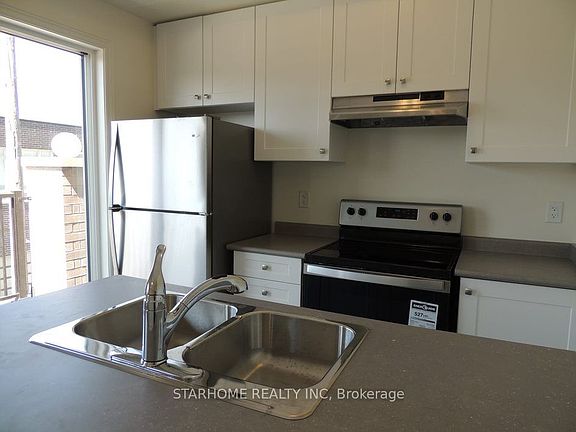 3rd image of 9436 Bayview Ave