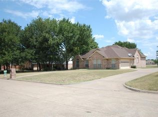 413 Pin Oak Dr, Terrell, TX 75161