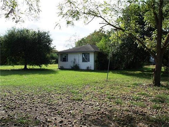 3rd image of 17325 Lewis Dr