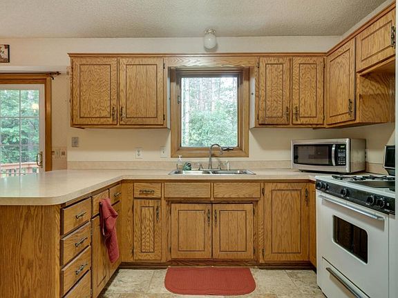 2nd image of 522 Beaver Dam Dr NE