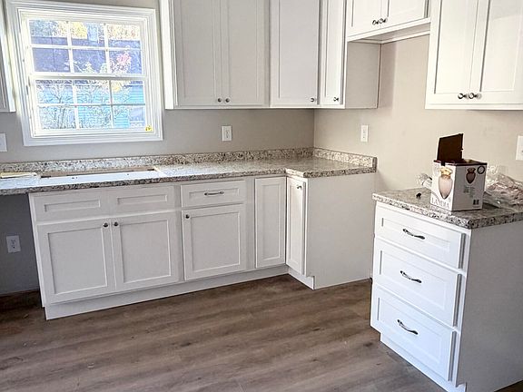 5th image of 1008 Henry St