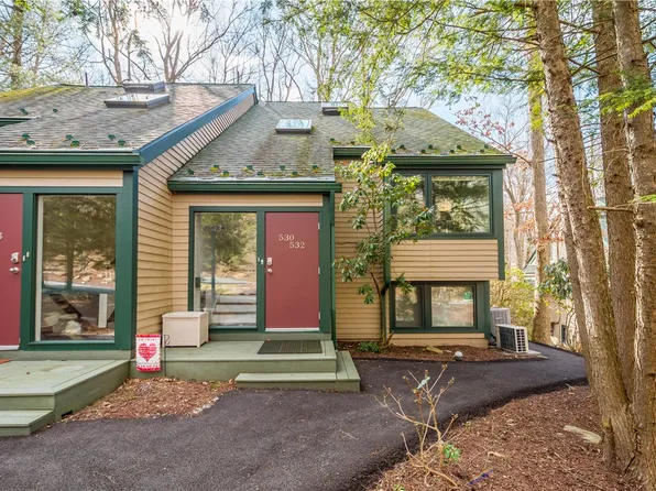 532 Laurel Pond Dr, Farmington, PA 15437