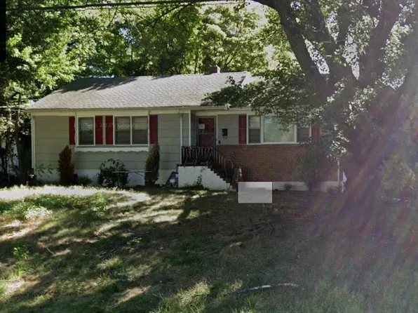 2 Ward Ln, Spring Valley, NY 10977