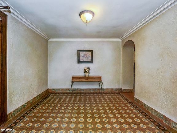2nd image of 6205 N Oakley Ave APT 2