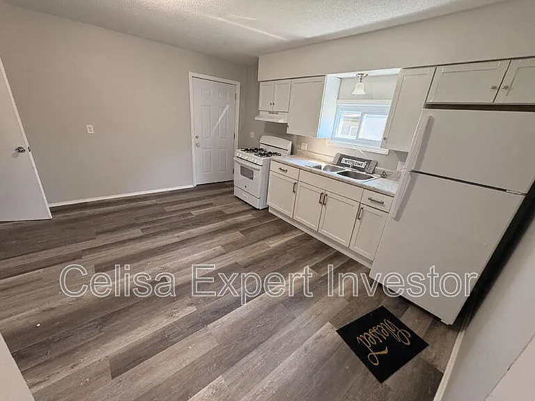 819 Eckart St — Photo 3