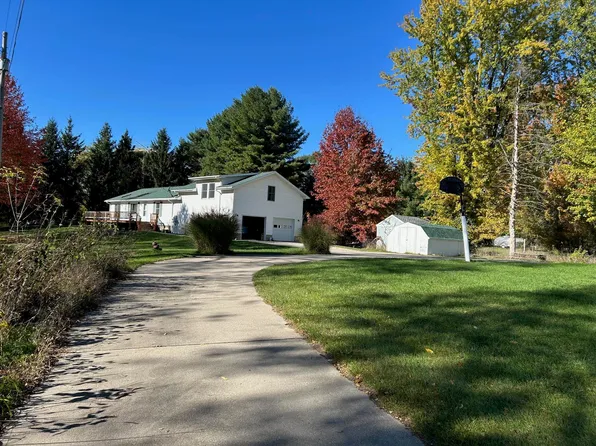 320 S Williams St, Perry, MI 48872