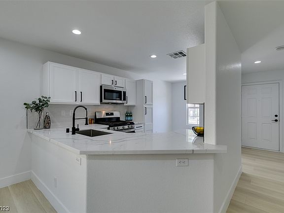 4th image of 9098 McGinnis Ave