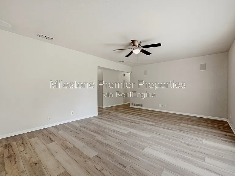 302 Iowa St — Photo 6