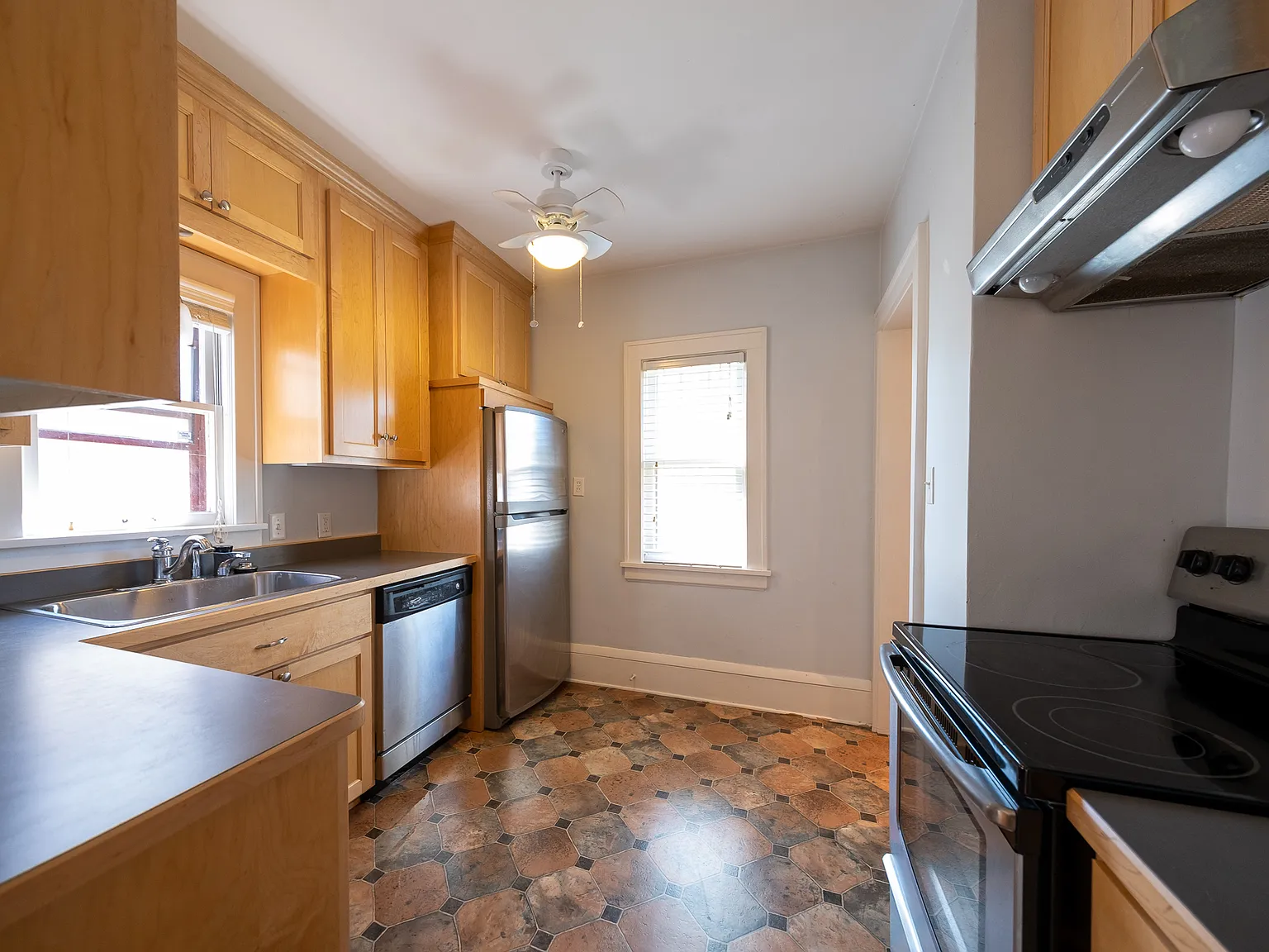 Wellesley Avenue, St Paul (2138) AB ER1 - 1 — Photo 4