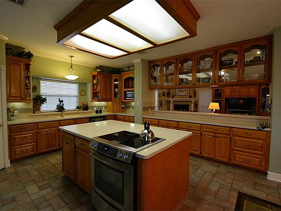 PLENTY OF COUNTERTOP SPACE. EVEN GREAT SEE TROUGH CABINETS FOR DISPLAYING TREASURED CHINA PIECES. CORNER PANTRY. PULL OUT DRAWERS. STAINLESS APPLIANCES.
