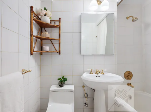 120 East 36th Street image 7 of 14