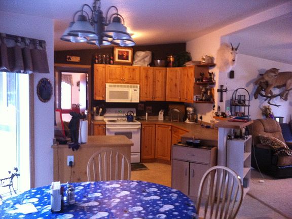 Dining room/kitchen