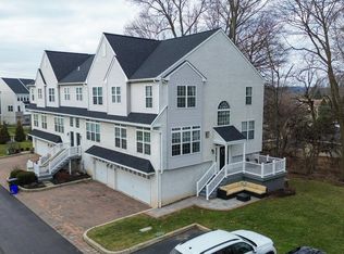 211 Debaptiste Ln, West Chester, PA 19382