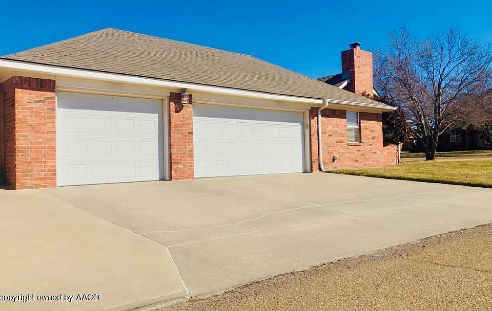 2nd image of 210 Loma Linda Ln