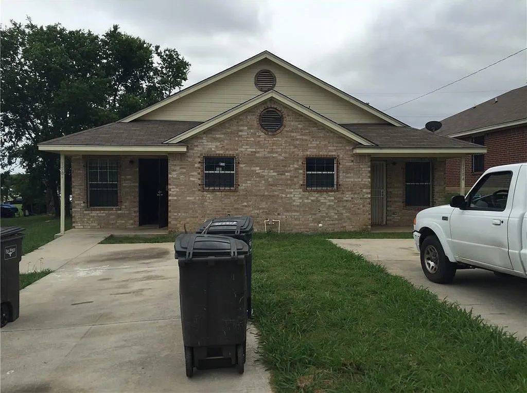 3 bed, 2208 sqft, $1,450 — Photo 1