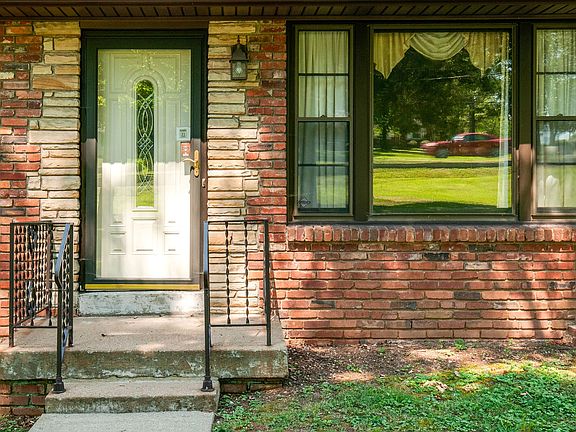 5th image of 713 N Graycroft Ave