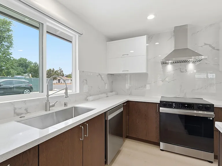 12548 Paseo Flores — Photo 15