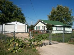 1215 Darrell St, Mountain Grove, MO 65711