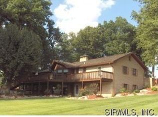 1911 Golfview Dr, Collinsville, IL