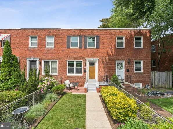 615 S Henry St, Alexandria, VA 22314