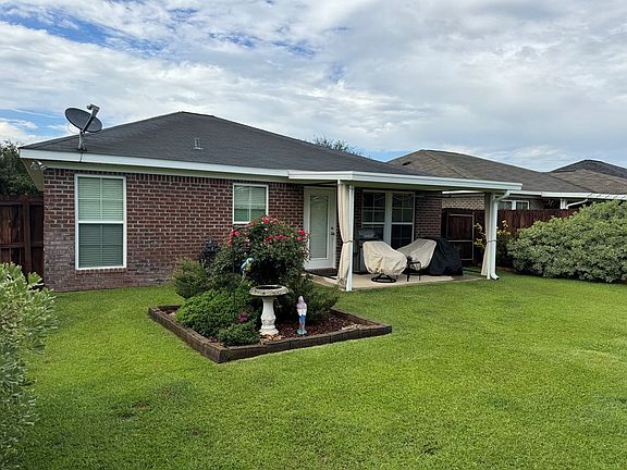 2nd image of 300 Londonberry Dr