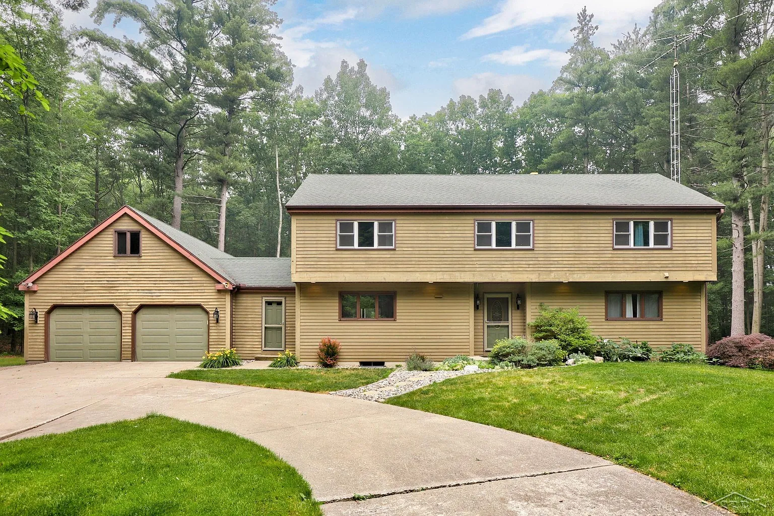 10340 Lakewood Dr photo 1