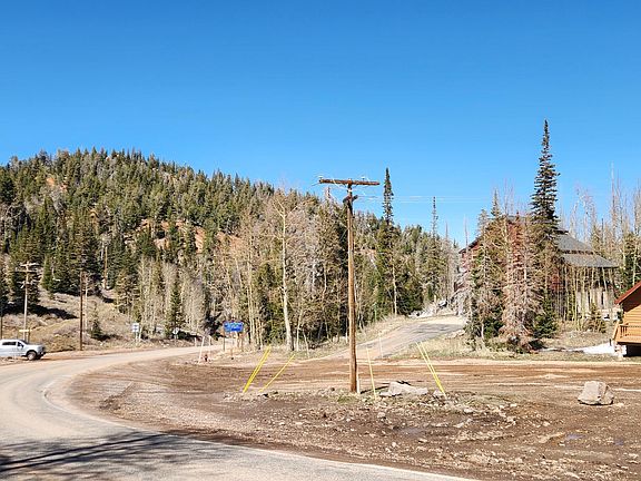 3rd image of 653 N State Highway 143