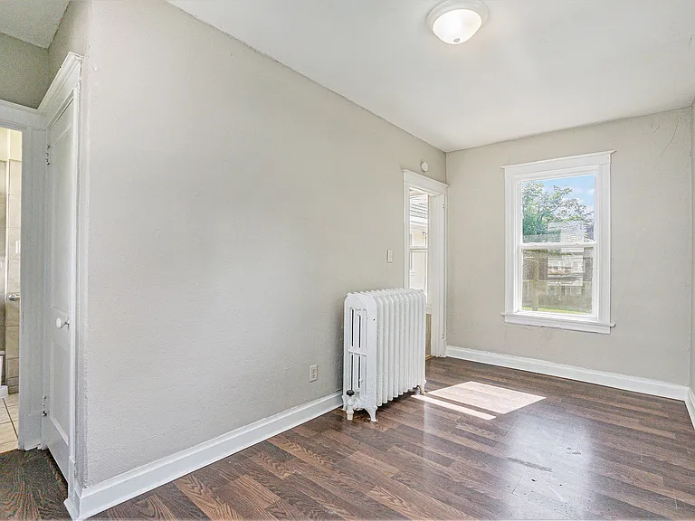 258 Capital Ave NE #6 — Photo 5