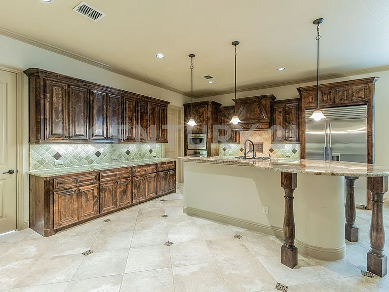 7565 Rawlins Ln — Photo 7