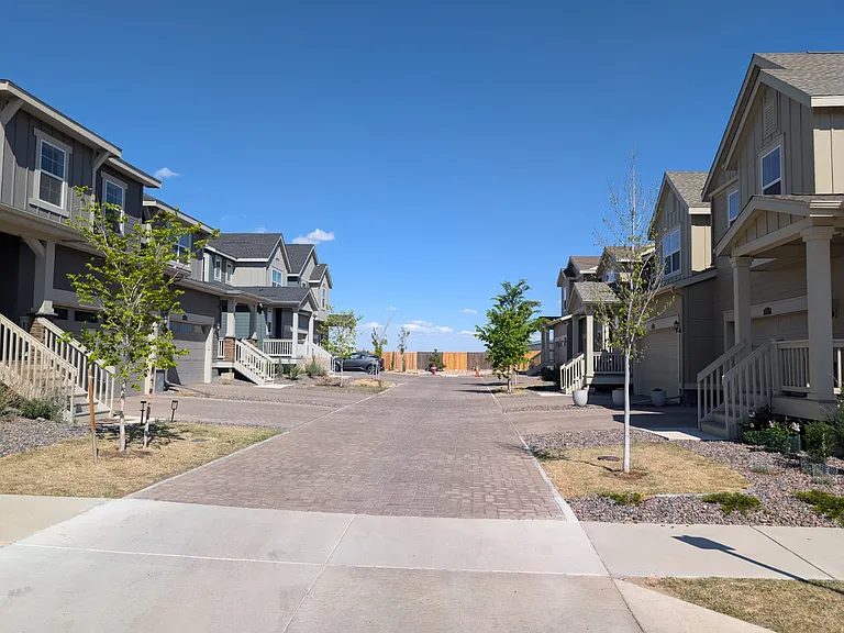 636 Lillibrook Pl — Photo 32