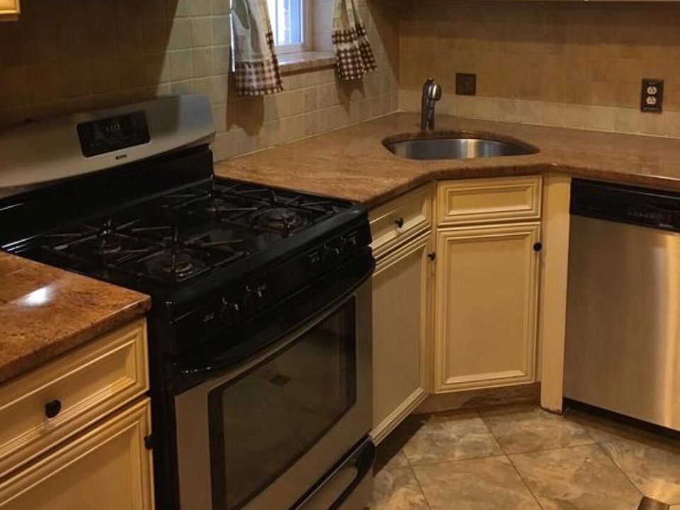 2nd image of 2000 Colonial Ave