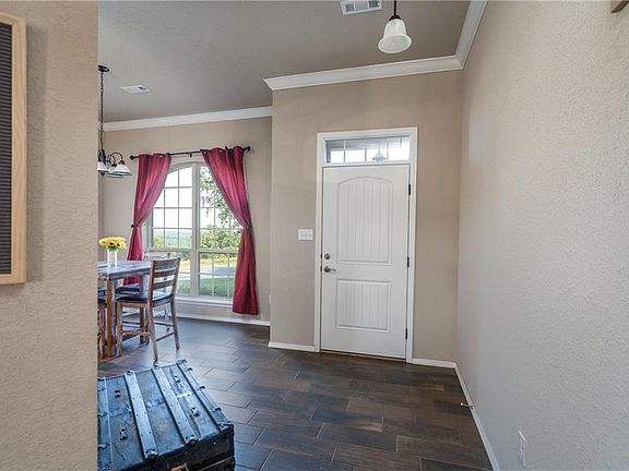 5th image of 2031 Lisa Ln