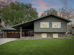 8114 Erie Cir, Chanhassen, MN 55317